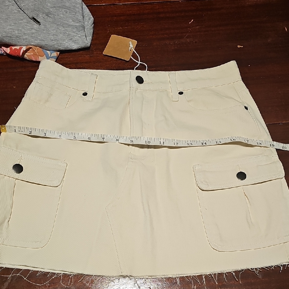 Blu Pepper Cream Skirt with Pockets - Picture 7 of 7